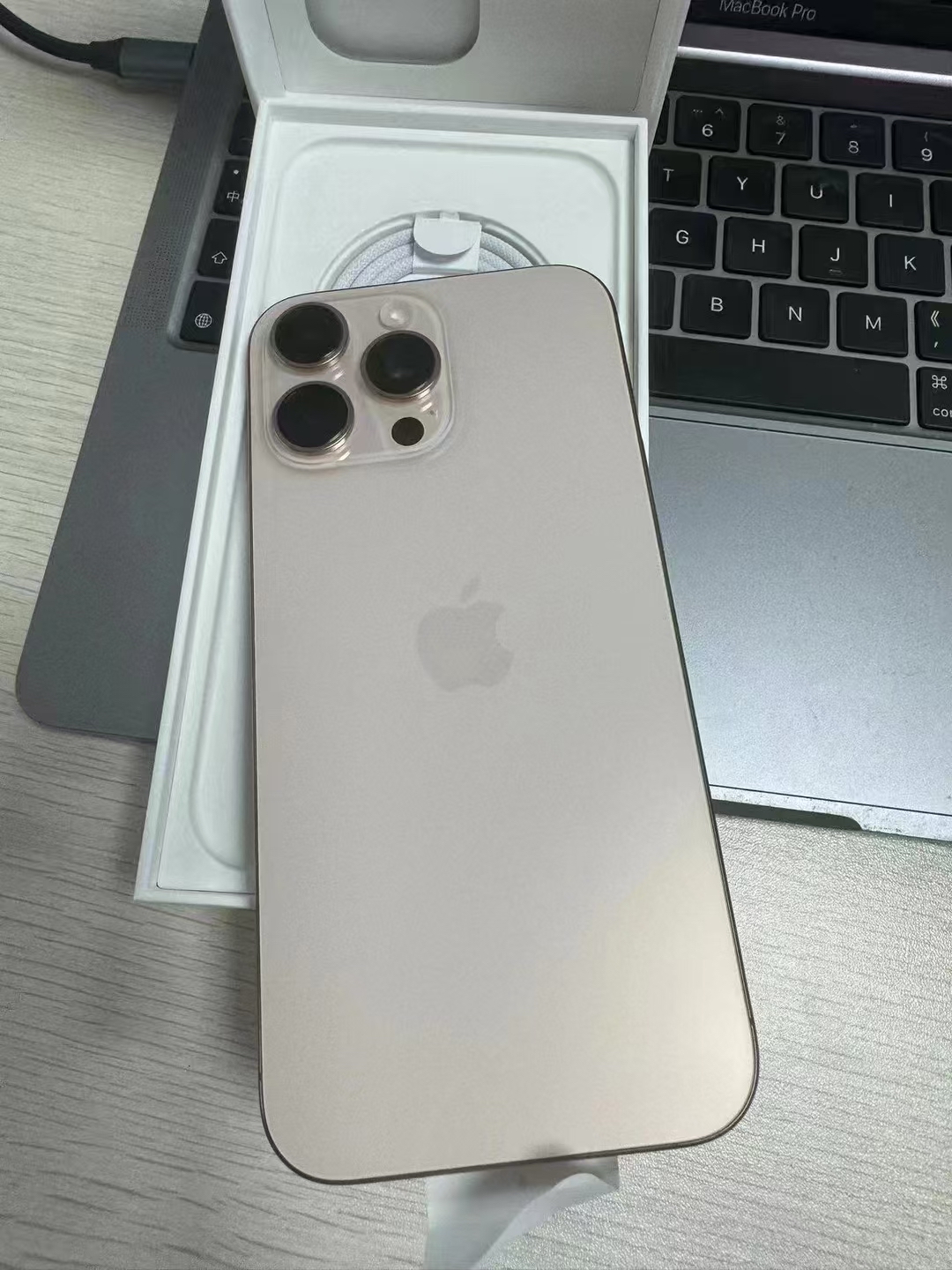 苹果奢侈版(iphone12奢侈品)